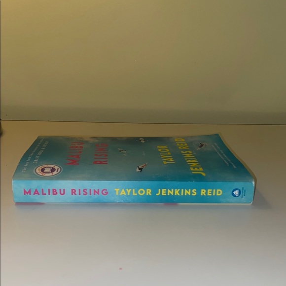 Set of 5 Fiction Books - Picture 5 of 11